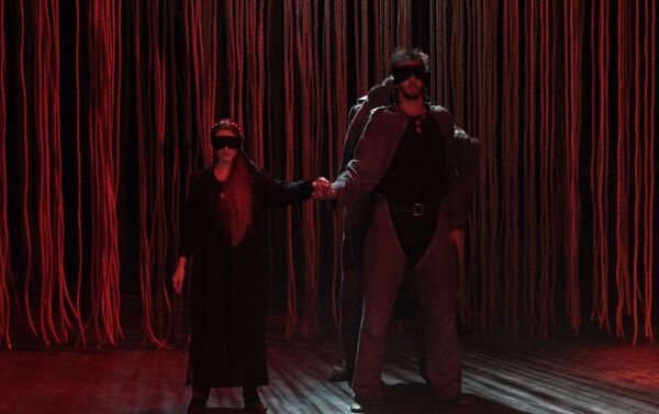 Страсть и трагедия на сцене: Ромео и Джульетта в Абхазском драмтеатре  - Sputnik Абхазия