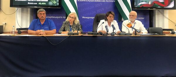 Наблюдатели от Совета Федерации России  Наблюдатели от Совета Федерации России  - Sputnik Абхазия