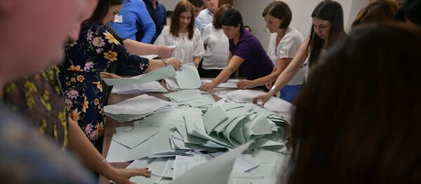 Подсчет избирательных бюллетеней на выборах президента Абхазии Подсчет избирательных бюллетеней на выборах президента Абхазии - Sputnik Аҧсны