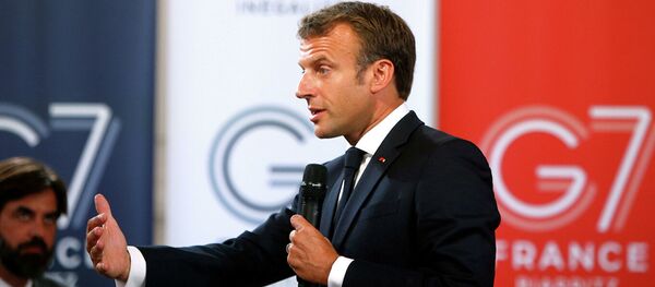 Президент Франции Эммануэль Макрон во время выступления в Париже накануне саммита G7 Президент Франции Эммануэль Макрон во время выступления в Париже накануне саммита G7 - Sputnik Абхазия