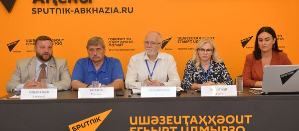 Пресс-конференция с представителями Совета федерации России  Пресс-конференция с представителями Совета федерации России  - Sputnik Абхазия