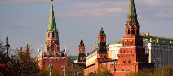 Троицкая, Комендантская, Оружейная и Боровицкая башни (слева направо) Московского Кремля Троицкая, Комендантская, Оружейная и Боровицкая башни (слева направо) Московского Кремля - Sputnik Абхазия