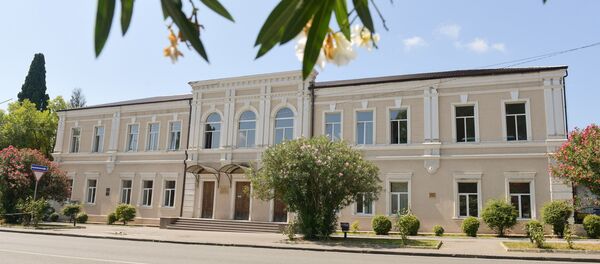 Ликвидация последствий пожара во второй школе Ликвидация последствий пожара во второй школе - Sputnik Абхазия