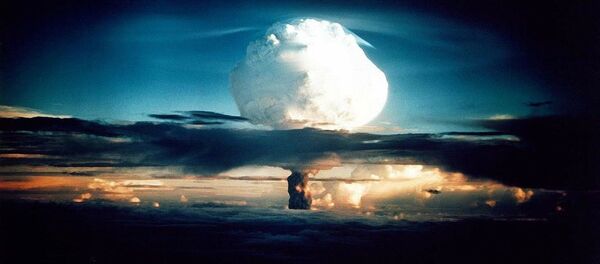 Атомный взрыв  Атомный взрыв  - Sputnik Абхазия