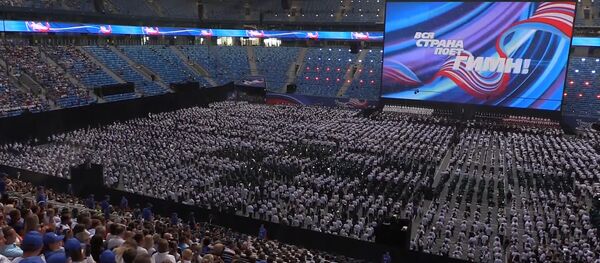 Более 40 тысяч человек исполнили гимн России в Петербурге - Sputnik Абхазия