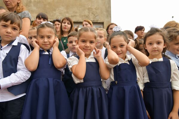 Первый звонок в школах города Гал - Sputnik Абхазия