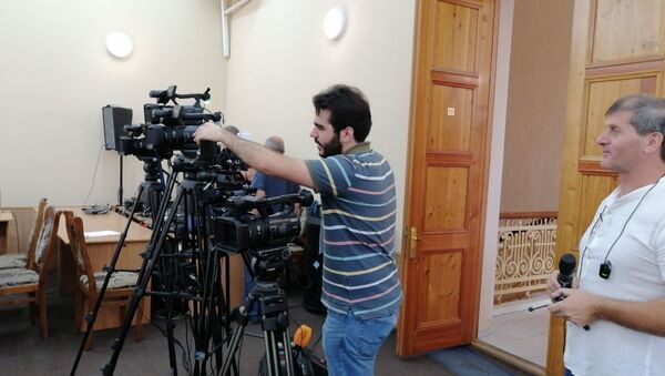 Последние приготовления журналистов перед открытием международного пресс-центра ЦИК - Sputnik Абхазия