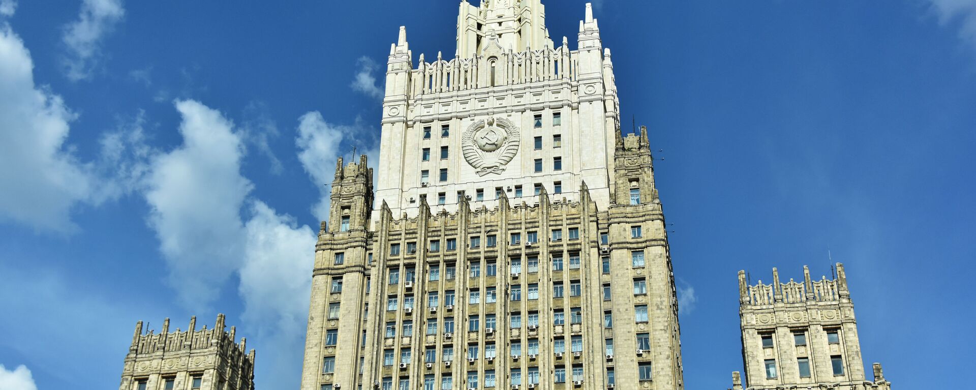 Здание Министерства иностранных дел РФ на Смоленской-Сенной площади в Москве.  - Sputnik Абхазия, 1920, 27.06.2025