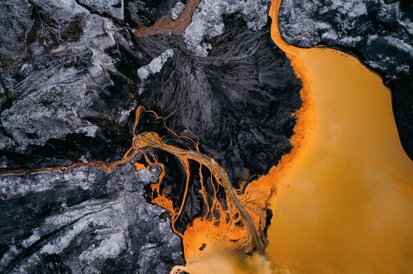 Изменения цвета речных вод при добыче угля - Sputnik Абхазия