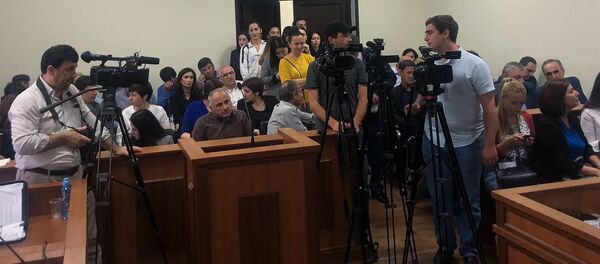 Журналисты перед началом заседания Верховного суда, 17 сентября 2019 Журналисты перед началом заседания Верховного суда, 17 сентября 2019 - Sputnik Абхазия