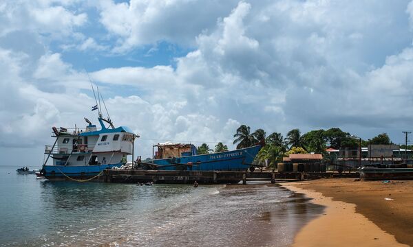 Рыбацкое судно на острове Большой Корн, примерно в 350 км к востоку от столицы Манагуа, Никарагуа - Sputnik Абхазия