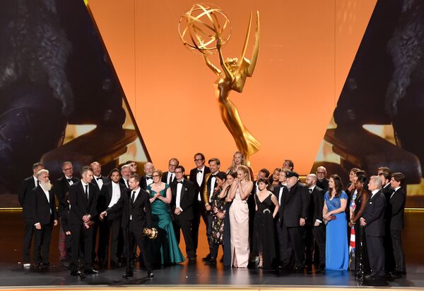 Актеры и съемочная группа сериала Игра Престолов с наградой за Лучший драматический сериал на 71st Emmy Awards в Лос-Анджелесе - Sputnik Абхазия