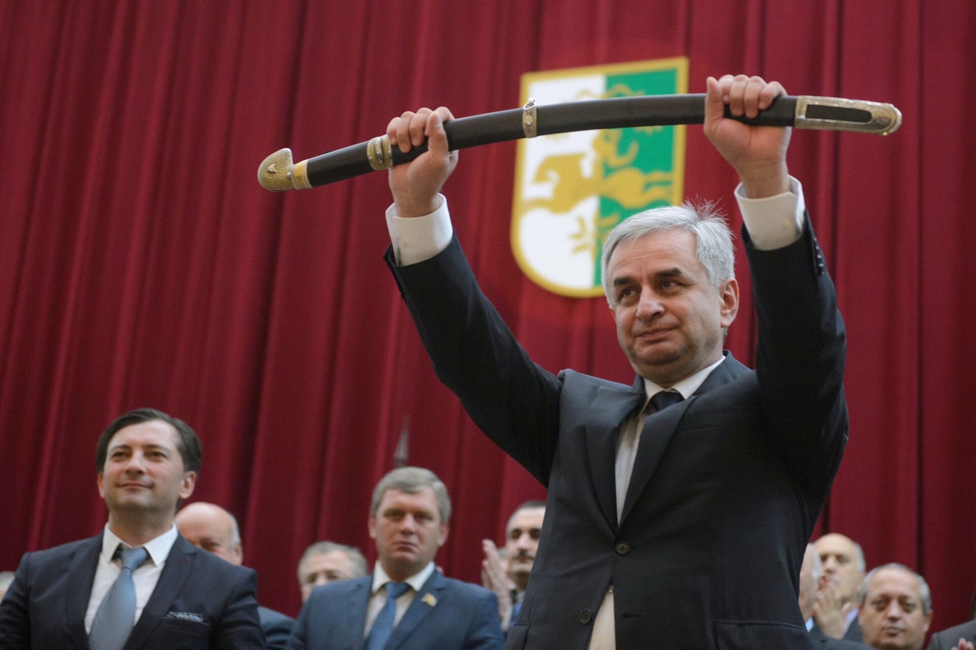 Избранный президент Абхазии Рауль Хаджимба на официальной церемонии вступления в должность. - Sputnik Абхазия, 1920, 12.01.2023