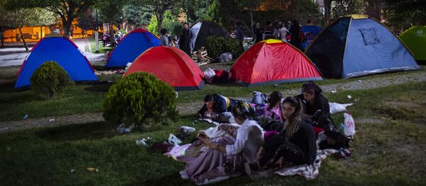Люди на улице в палатках после землетрясения в Стамбуле, 27 сентября 2019 Люди на улице в палатках после землетрясения в Стамбуле, 27 сентября 2019 - Sputnik Абхазия