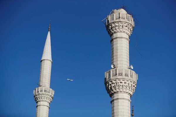 Поврежденный минарет мечети после землетрясения в Стамбуле, 26 сентября 2019 - Sputnik Абхазия