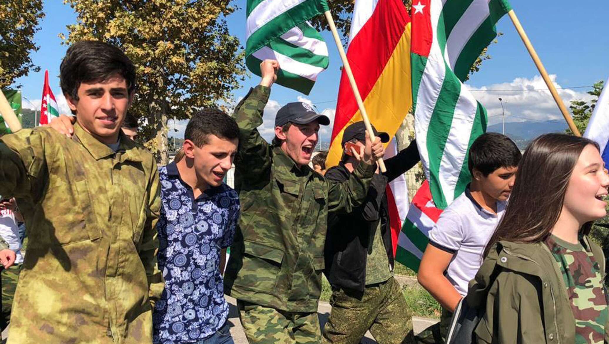 Абхазия и южная осетия независимость. Парад Победы в Абхазии. Герой Абхазии. День независимости Абхазии 30 сентября.