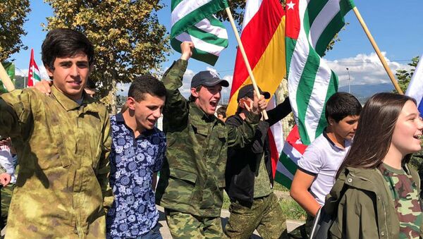 Шествие Тропой героев стартовало на границе на реке Псоу  - Sputnik Абхазия