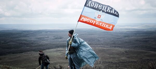 Жители ДНР приняли участие в субботнике у мемориального комплекса Саур-Могила Жители ДНР приняли участие в субботнике у мемориального комплекса Саур-Могила - Sputnik Абхазия