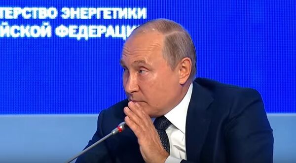 Путин пошутил о планах России по «вмешательству» в американские выборы 2020 года - Sputnik Абхазия