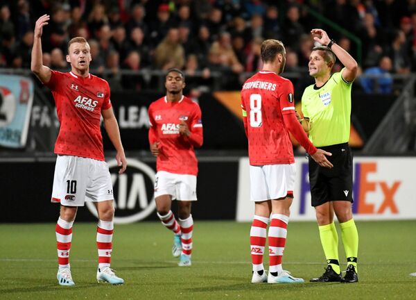 Травоядный матч: Манчестер Юнайтед на выезде не смог одолеть АЗ Алкмаар Травоядный матч: Манчестер Юнайтед на выезде не смог одолеть АЗ Алкмаар - Sputnik Абхазия