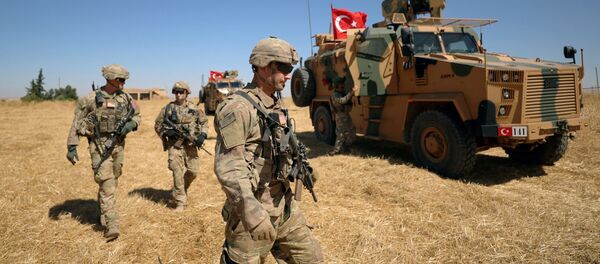 Турецкие и американские военные в Сирии, архивное фото Турецкие и американские военные в Сирии, архивное фото - Sputnik Абхазия