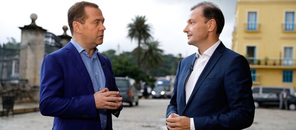 Премьер-министр РФ Д. Медведев дал интервью программе Вести в субботу в Гаване Премьер-министр РФ Д. Медведев дал интервью программе Вести в субботу в Гаване - Sputnik Абхазия