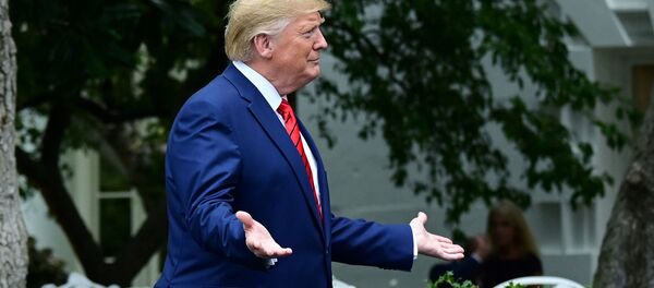 Президент США Дональд Трамп прибывает на фотосессию с шерифами со всей страны на южной лужайке Белого дома (26 сентября 2019). Вашингтон Президент США Дональд Трамп прибывает на фотосессию с шерифами со всей страны на южной лужайке Белого дома (26 сентября 2019). Вашингтон - Sputnik Абхазия