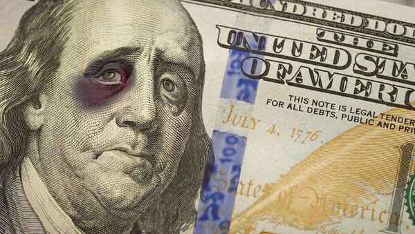 Изображение Бенджамина Франклина с подбитым глазом на банкноте номиналом сто долларов США. Архивное фото - Sputnik Абхазия