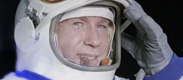 Космонавт Алексей Леонов в скафандре Космонавт Алексей Леонов в скафандре - Sputnik Абхазия