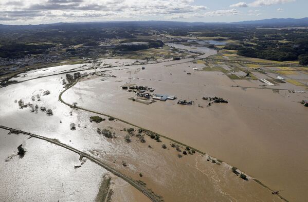 Области, затопленные рекой Абукума после тайфуна Хагибис в городе Тамагава, префектура Фукусима, Япония - Sputnik Абхазия