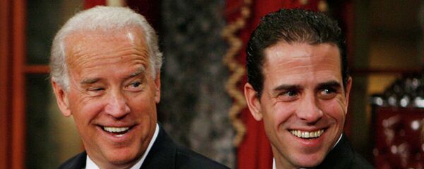 Джо Байден с сыном Хантером в Вашингтоне. 2009 год  - Sputnik Абхазия