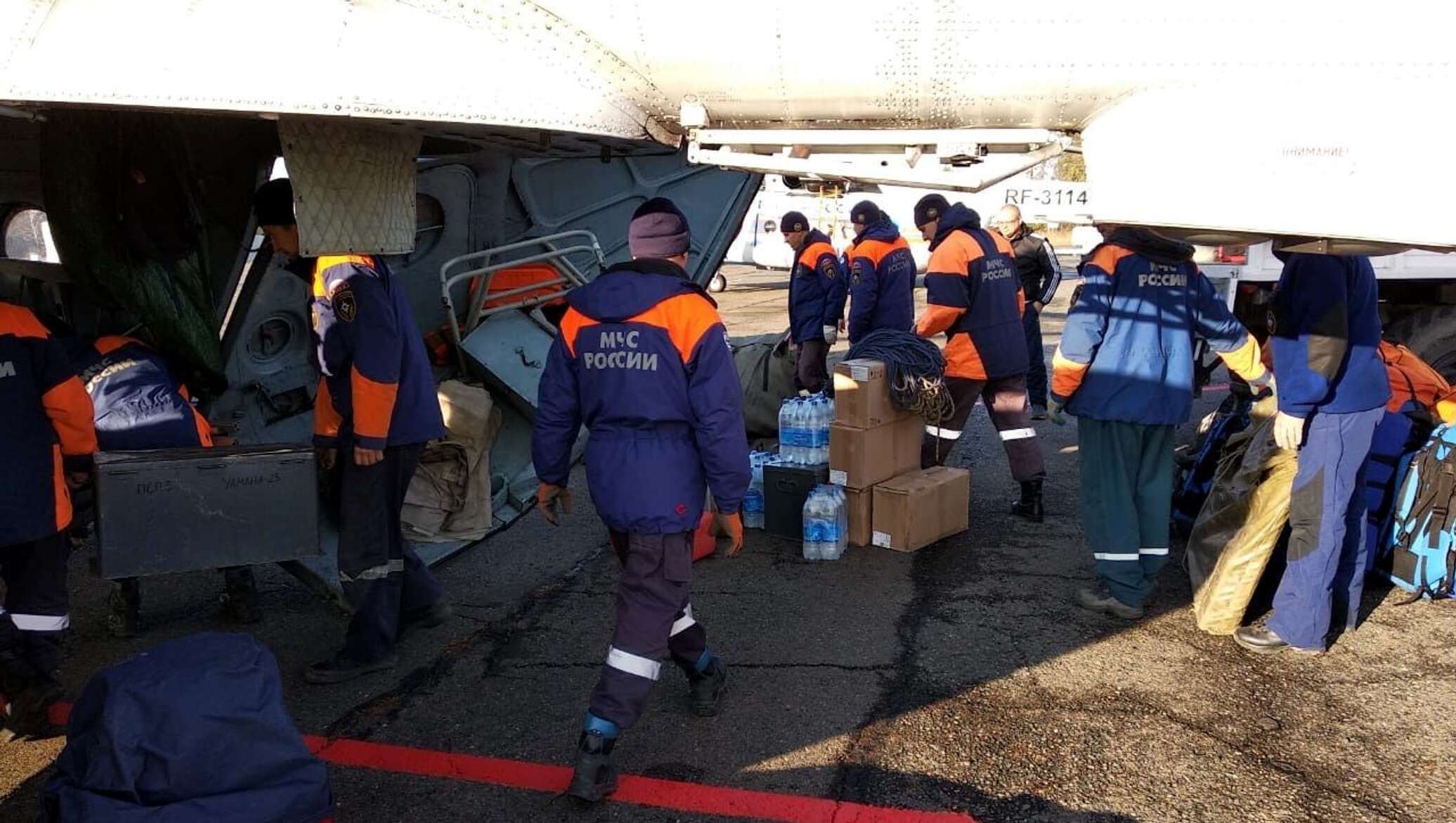 Чрезвычайные ситуации красноярского края. Лесные пожары тушение лесных пожаров. Природные чс. Тушение пожаров в лесах. Тушение леса.