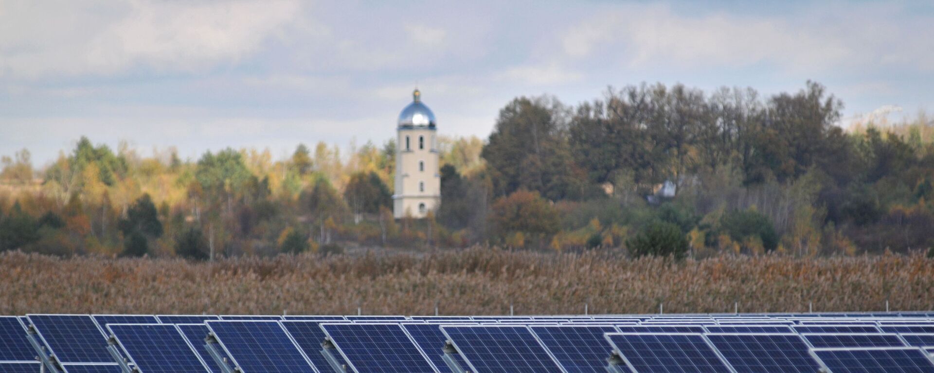 Ветряная и солнечная электростанции во Львовской области - Sputnik Абхазия, 1920, 12.10.2021