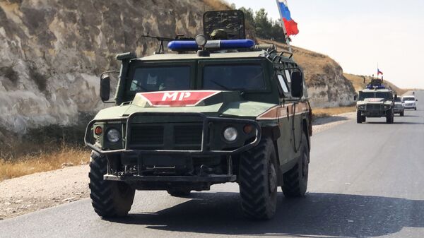 Бронеавтомобили военной полиции РФ в районе Манбиджа в Сирии - Sputnik Аҧсны