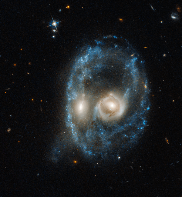 Фотография столкновения двух галактик, сделанная телескопом Хаббл  - Sputnik Абхазия