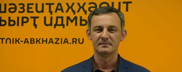 Алхас Джинджолия  Алхас Джинджолия  - Sputnik Абхазия