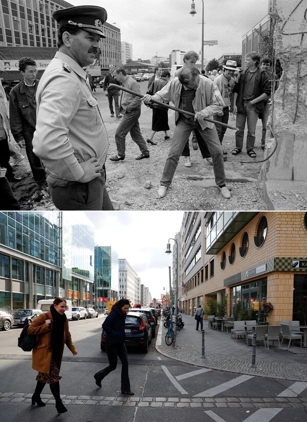 На фото сверху мужчина пытается разбить часть Берлинской стены на улице Markgrafen Strasse/Rudi-Dutschke Strasse 2 июня 1990 года, и внизу -  то же место 30 октября 2019 года, Германия - Sputnik Абхазия