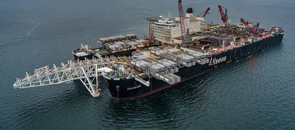Судно-трубоукладчик Pioneеring Spirit в балтийском море Судно-трубоукладчик Pioneеring Spirit в балтийском море - Sputnik Абхазия