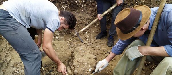 Археологи проводят раскопки близ села Хиацха Археологи проводят раскопки близ села Хиацха - Sputnik Абхазия