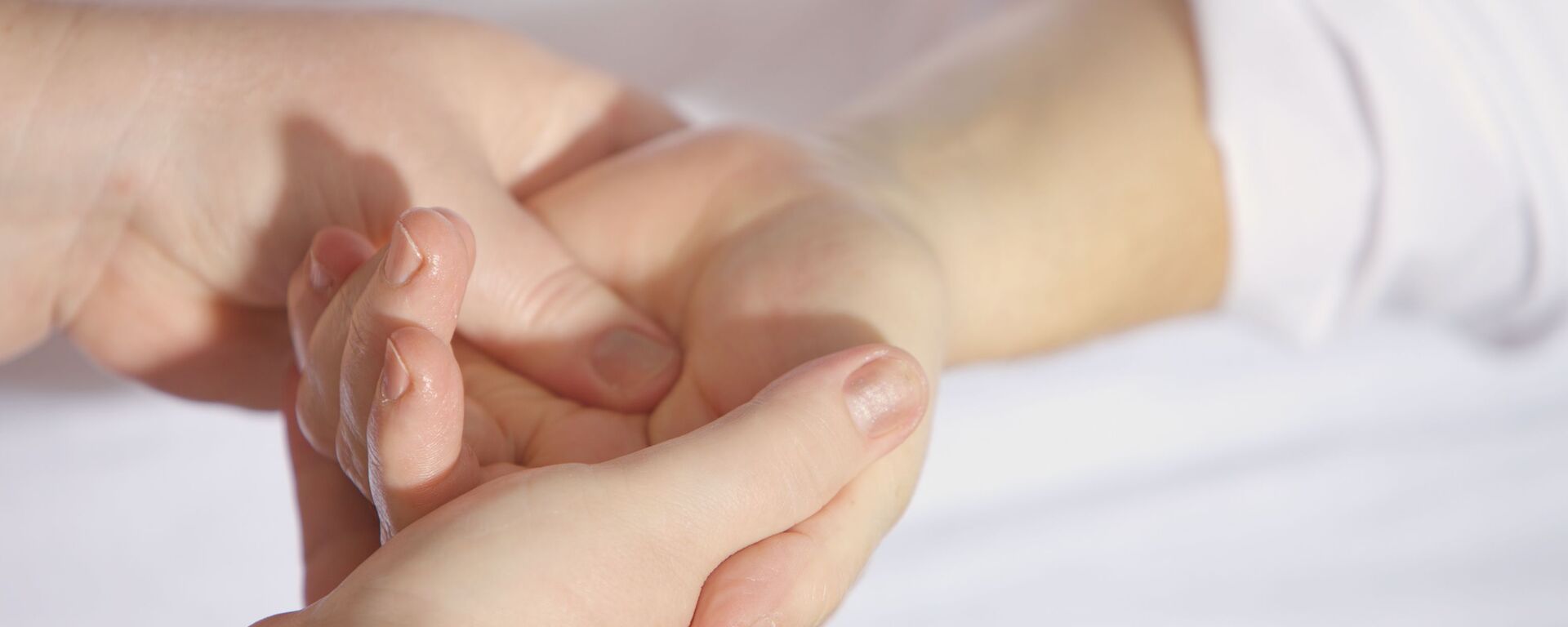 Детские руки  - Sputnik Абхазия, 1920, 23.04.2026