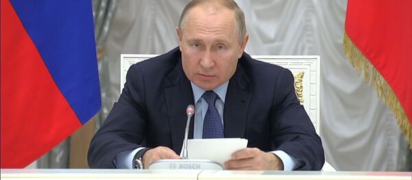 Путин: пещерные русофобы и маргиналы объявили войну русскому языку Путин: пещерные русофобы и маргиналы объявили войну русскому языку - Sputnik Абхазия