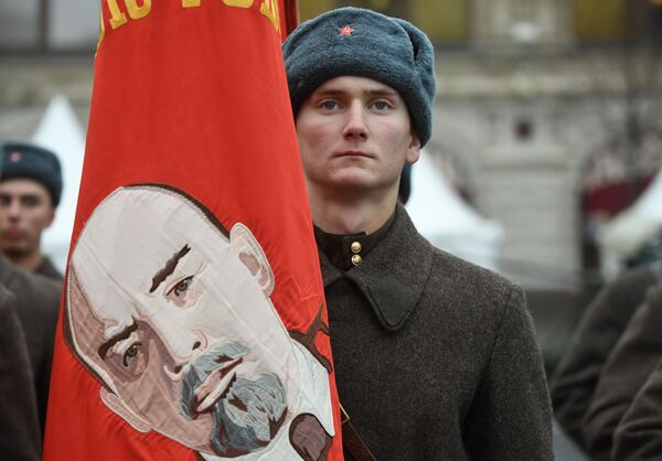 Участник марша, приуроченного к 78-й годовщине парада 7 ноября 1941 года на Красной площади - Sputnik Абхазия