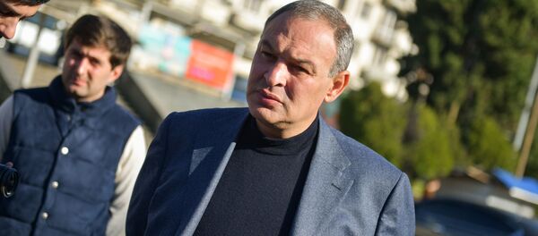 Инспекционная поездка главы города Сухум, Кана Кварчия на вокзал  Инспекционная поездка главы города Сухум, Кана Кварчия на вокзал  - Sputnik Абхазия