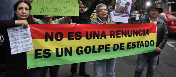 Люди выступают в поддержку экс-президента Боливии Эво Моралеса Люди выступают в поддержку экс-президента Боливии Эво Моралеса - Sputnik Абхазия