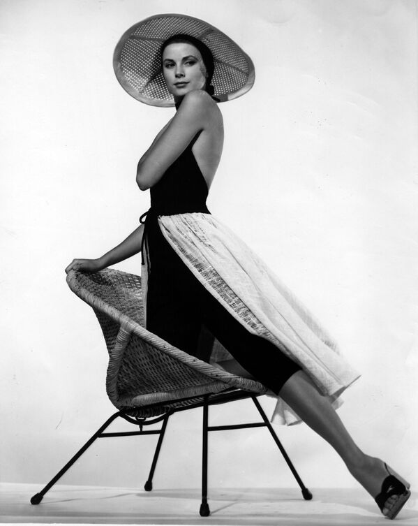 Американская актриса Грейс Келли в наряде, созданном для фильма Поймать вора, 1955 год - Sputnik Абхазия