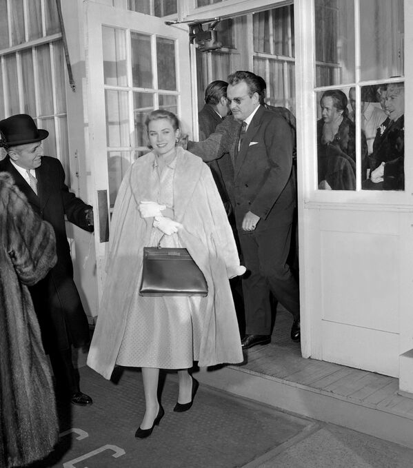 Князь Монако Ренье III с женой Грейс Келли, 1956 год - Sputnik Абхазия