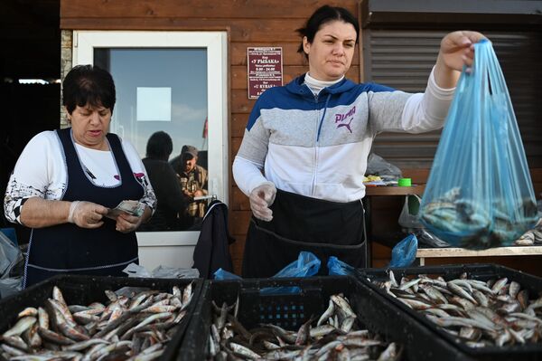 Продажа свежей рыбы в Сочи - Sputnik Абхазия