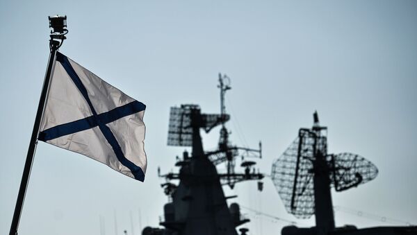 Андреевский флаг на одном из кораблей Черноморского флота РФ на военно-морской базе в Севастополе, архивное фото - Sputnik Абхазия