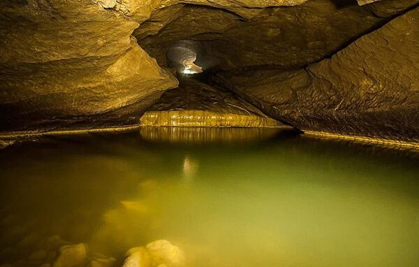 Ползком в сердце горы: поход в Нижнюю Шакуранскую пещеру - Sputnik Абхазия