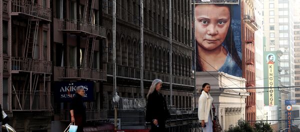 Портрет шведского климатического активиста Греты Тунберг на стерне дома в Сан-Франциско, Калифорния - Sputnik Абхазия